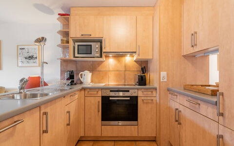 Vasco de Gama B8 R: Brun, Countertop, Cabinetry, Køkkenvask, Ejendom, Håndvask, Møbel, Tap, Bygning, Køkken Apparat