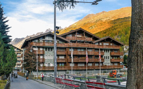 Zermatt 470: Stad, Bygning, Træ, Hus, Himmel, Arkitektur, Bjerg, Tag, Ejendom, Hjem