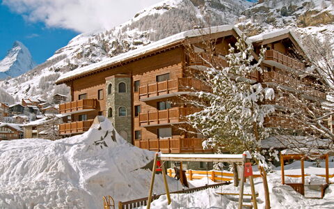 Zermatt 470: Vinter, Sne, Bjerglandsby, Ejendom, Bjerg, Bjergkæde, Geologiske Fænomen, Hill Station, Skisportssted, Hus