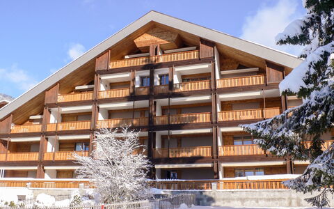 Villars 175: Himmel, Ejendom, Bygning, Sky, Sne, Træ, Plante, Træ, Vindue, Hældning