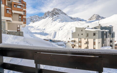 Tignes 280: Himmel, Sky, Bygning, Daytime, Ejendom, Sne, Bjerg, Vindue, Hældning, Hegn