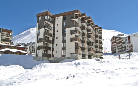 Tignes 290: Himmel, Bygning, Ejendom, Sne, Vindue, Hældning, Urban Design, Hus, Ejerlejlighed, Fryser