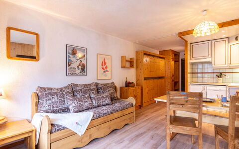 Tignes 290: Møbel, Billedramme, Ejendom, Cabinetry, Bord, Bygning, Komfort, Træ, Belysning, Indretning