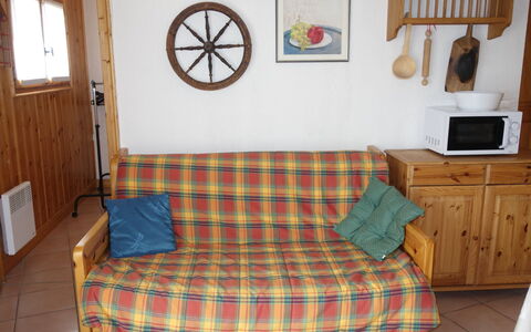 Saint Gervais 475: Couch, Ejendom, Møbel, Træ, Komfort, Indretning, Stue, Studio Couch, Etage, Billedramme