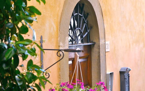 Santo Agostino: Blomst, Arch, Plante, Vindue, Arkitektur, Træ, Bygning, Dør, Hus, Facade