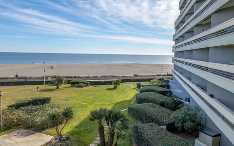 Canet-Plage 310: Sky, Plante, Himmel, Vand, Azure, Bygning, Coastal Og Oceaniske Landskabsformer, Urban Design, Ejerlejlighed, Græs