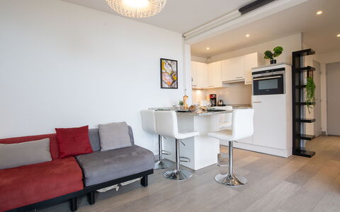 Canet-Plage 310: Møbel, Bygning, Couch, Træ, Komfort, Arkitektur, Indretning, Etage, Stue, Gulvbelægning