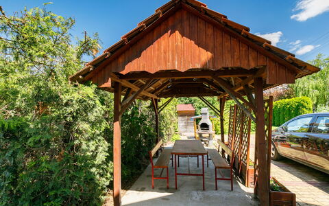 Scarlett: Plante, Himmel, Bygning, Sky, Skygge, Træ, Træ, Gazebo, Pergola, Fritid