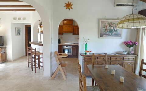 El Paradiso: Værelse, Møbel, Bygning, Ejendom, Indretning, Etage, Spisestue, Loft, Bord, Hus