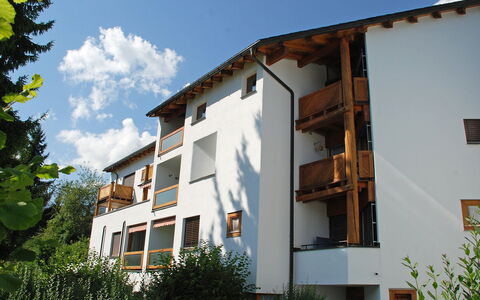 Flims 420: Himmel, Plante, Bygning, Ejendom, Vindue, Sky, Arkitektur, Urban Design, Træ