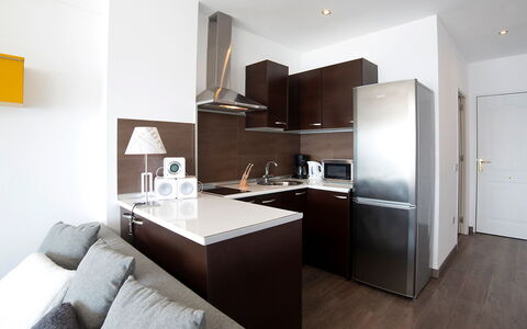 Arenal 03: Værelse, Møbel, Indretning, Ejendom, Bygning, Countertop, Hus, Etage, Køkken, Arkitektur