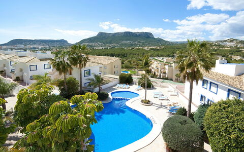 Calpe Calp 854: Vand, Himmel, Ejendom, Bygning, Plante, Blå, Azure, Svømmepøl, Natur, Træ
