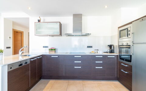 Empuriabrava 122: Værelse, Cabinetry, Ejendom, Møbel, Køkken, Countertop, Indretning, Bygning, Flise, Etage