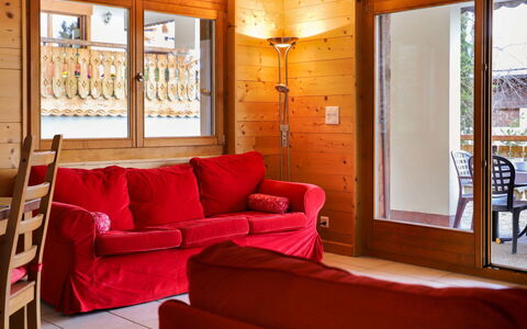 Nendaz 652: Komfort, Couch, Træ, Bygning, Indretning, Stue, Etage, Gulvbelægning, Skygge