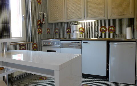 Appartmenthaus Skyline 309: Værelse, Møbel, Ejendom, Gul, Indretning, Cabinetry, Køkken, Bygning, Etage, Hus