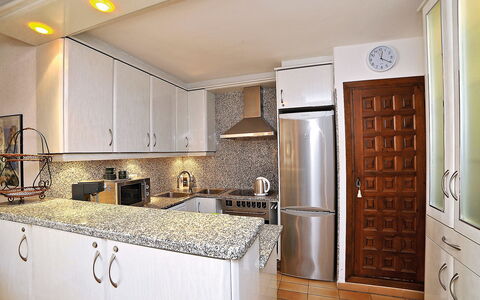 La Colina: Countertop, Værelse, Cabinetry, Ejendom, Møbel, Køkken, Indretning, Etage, Bygning, Loft