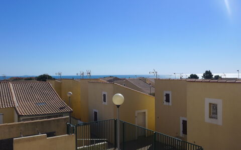 Les Hauts de St Pierre: Himmel, Vindue, Azure, Skygge, Urban Design, Sollys, Bygning, Biome, Boligområde, Ejendom