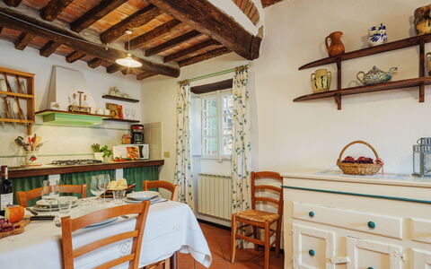 Il Metatino: Møbel, Ejendom, Cabinetry, Bord, Hylde, Træ, Skuffe, Indretning, Dresser, Reoler
