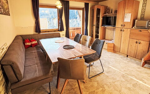 Fügen 400: Træ, Møbel, Gulvbelægning, Etage, Indretning, Værelse, Stue, Bejdse, Couch, Loft