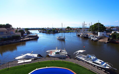 Cap Mestral: Krop Af Vand, Vandvej, Vand Transport, Vand, Båd, Kanal, Flod, Marina, Køretøj, Vandressourcer