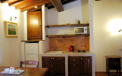 Nr.8: Værelse, Ejendom, Møbel, Bygning, Hus, Cabinetry, Køkken, Indretning, Loft, Etage