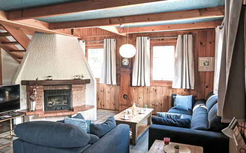 Roxane: Møbel, Træ, Indretning, Loft, Hjem, Bord, Couch, Stue, Værelse, Stol