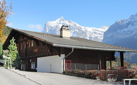 Chalet Shangri la: Bjerg, Bjergrige Landskabsformer, Bjergkæde, Ejendom, Hus, Tag, Bygning, Alps, Arkitektur, Ejendom