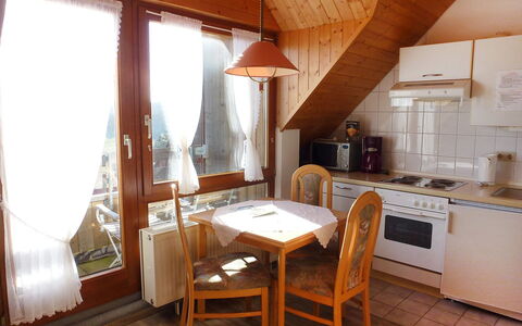 Schonach 125: Værelse, Ejendom, Møbel, Bygning, Indretning, Hus, Etage, Bord, Loft, Ejendom