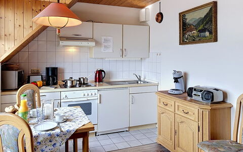 Schonach 125: Møbel, Træ, Indretning, Gulvbelægning, Stol, Etage, Loft, Køkken, Hus, Bord