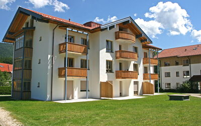 Ruhpolding 100: Himmel, Sky, Bygning, Plante, Ejendom, Vindue, Træ, Hus, Land Lot, Arkitektur