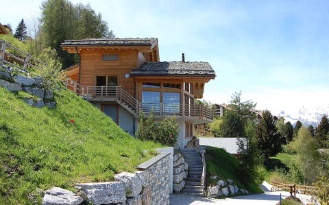 Chalet Aquarius: Ejendom, Hus, Bygning, Arkitektur, Bjerg, Træ, Hjem, Ejendom, Himmel, Estate