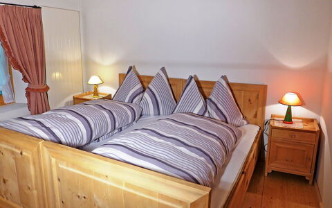 Ferienhaus Döss: Soveværelse, Seng, Møbel, Værelse, Sengetøj, Bed Frame, Sengetøj, Sengebord, Ejendom, Madras