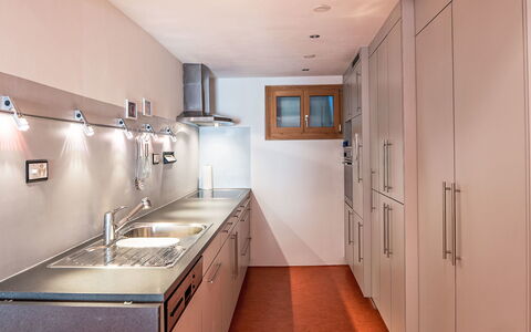 Ferienhaus Döss: Køkken, Countertop, Større Bandage, Indretning, Køkken Apparat, Gulvbelægning, Træ, Loft, Cabinetry, Lysarmatur