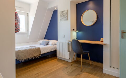 Deauville-Trouville 140: Indretning, Træ, Gulvbelægning, Soveværelse, Etage, Seng, Møbel, Værelse, Sengetøj, Sengetøj