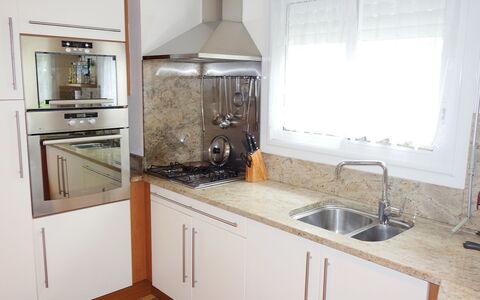 Ty Patrick: Countertop, Værelse, Cabinetry, Køkken, Ejendom, Møbel, Hus, Bygning, Indretning, Etage