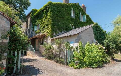 Le Jardin de Timothee: Plante, Himmel, Bygning, Vindue, Vegetationen, Træ, Hus, Sommerhus, Ejendom