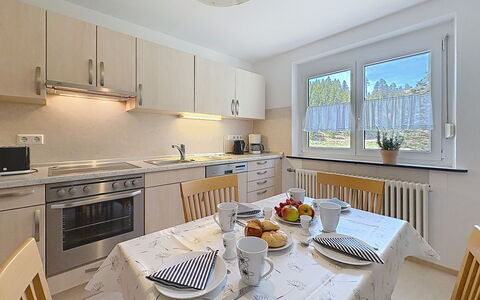 Fischer: Møbel, Indretning, Træ, Køkken, Loft, Værelse, Gulvbelægning, Belysning, Countertop, Etage