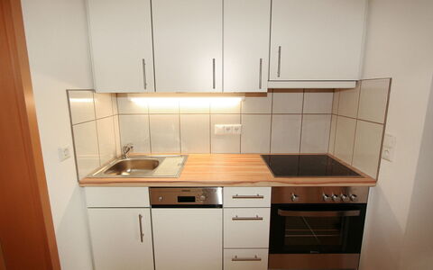Corinna: Ejendom, Værelse, Cabinetry, Køkken, Møbel, Countertop, Skab, Etage, Bygning, Hus