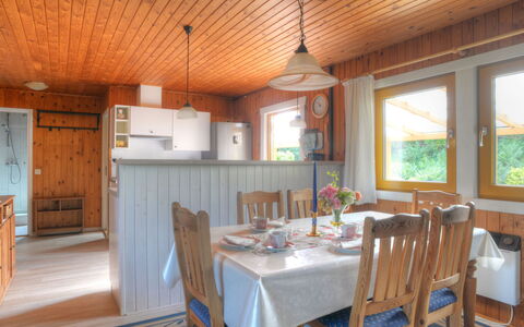 Rosenhütte: Bord, Møbel, Vindue, Træ, Stol, Cabinetry, Arkitektur, Indretning, Køkken, Bejdse