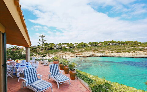 Cala Mendia Sea Views: Himmel, Sky, Vand, Plante, Møbel, Blå, Badeby, Bygning, Stol, Svømmepøl