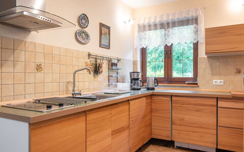 Borowikowa: Køkken, Køkken Apparat, Cabinetry, Countertop, Træ, Større Bandage, Indretning, Gulvbelægning, Køkkenvask, Husholdningsapparat