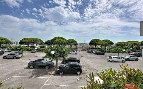 Port Camargue 530: Busk, Have, Boligområde, Plantesamfund, Land Lot, Bunddække, Landscaping, Backyard, Gård