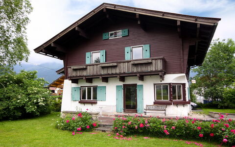 Patricia: Blomst, Plante, Sky, Himmel, Bygning, Vindue, Ejendom, Hus, Træ, Land Lot