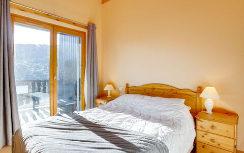 Saint Gervais 425: Møbel, Ejendom, Bygning, Komfort, Træ, Textile, Seng, Bed Frame, Pude, Skygge