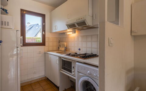 Villers sur Mer 201: Ejendom, Cabinetry, Tørretumbler, Køkken, Komfur, Vaskemaskine, Husholdningsapparat, Countertop, Køkken Apparat, Stueplante