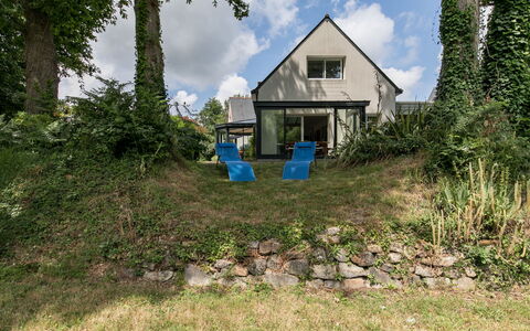 Les Bruyères: Sky, Himmel, Bygning, Plante, Ejendom, Hus, Naturlige Landskab, Land Lot, Træ, Græs-
