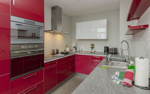 Interlaken 400: Køkken, Countertop, Køkken Apparat, Cabinetry, Indretning, Større Bandage, Gulvbelægning, Møbel, Komfur, Etage