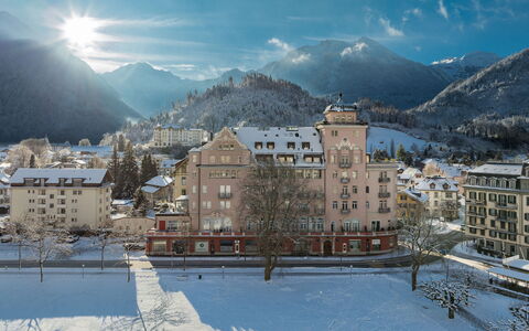 Interlaken 400: Bygning, Sne, Vinter, Menneskelig Bosættelse, Hill Station, Fryser, Bjergkæde, Morgen, Glacial Landskabsform, Alps