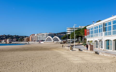 Sainte Maxime 214: Strand, Kyst, Coastal Og Oceaniske Landskabsformer, Sand, Hav, Kyst, Ocean, Skygge, Tropics, Ferieby