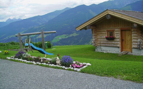 Moderegg: Bjergkæde, Ejendom, Bjerg, Bjergrige Landskabsformer, Alps, Naturlige Landskab, Græs, Hus, Land Lot, Hill Station